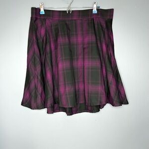 Torrid 1 Skirt Womens 1X Plus Black Purple Plaid Soft Flowy Mini Dark Academia